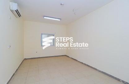 Labor Camp - Studio - 7+ Bathrooms for rent in Industrial Area 4 - Industrial Area - Industrial Area - Doha