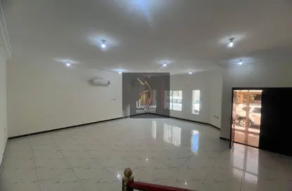 Compound - 5 Bedrooms - 4 Bathrooms for rent in Ain Khaled Villas - Ain Khaled - Doha