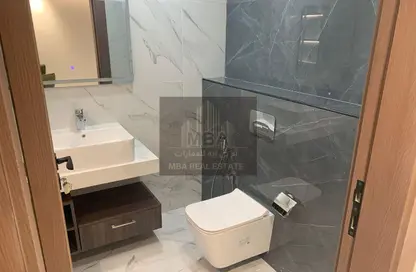 شقة - 2 غرف نوم - 2 حمامات للايجار في الوعب - الدوحة