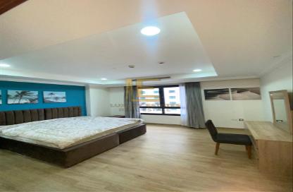 Apartment - 2 Bedrooms - 2 Bathrooms for rent in East Porto Drive - Porto Arabia - The Pearl Island - Doha