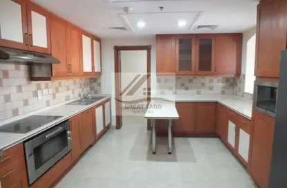Apartment - 3 Bedrooms - 4 Bathrooms for rent in Sabban Towers - Porto Arabia - The Pearl Island - Doha
