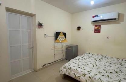 Villa - Studio - 1 Bathroom for rent in Al Markhiya - Doha