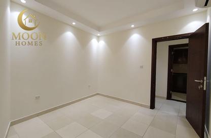 Apartment - 2 Bedrooms - 1 Bathroom for rent in Umm Ghuwailina 4 - Umm Ghuwailina - Doha