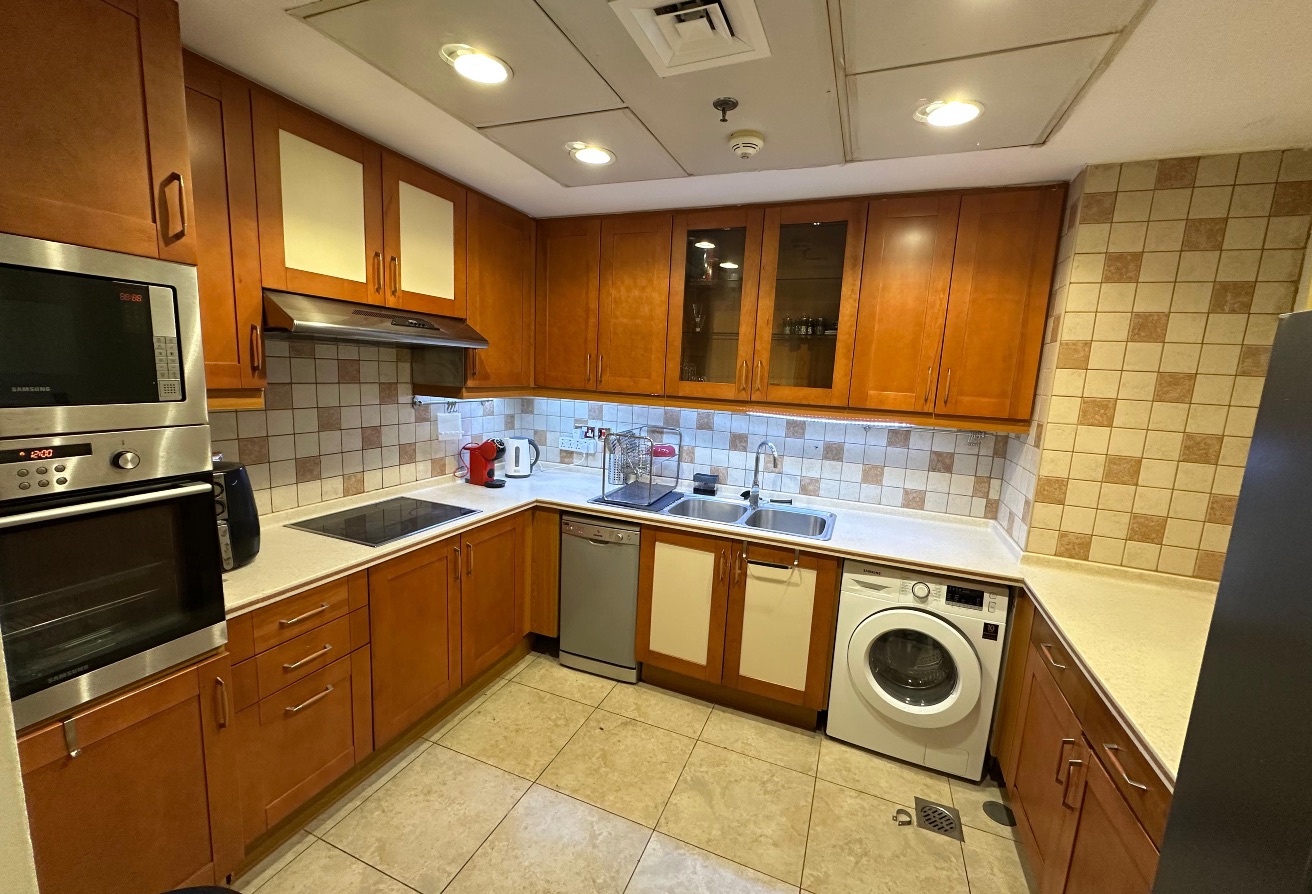 2 Bedroom Furnished Side Marina View thumbnail 17