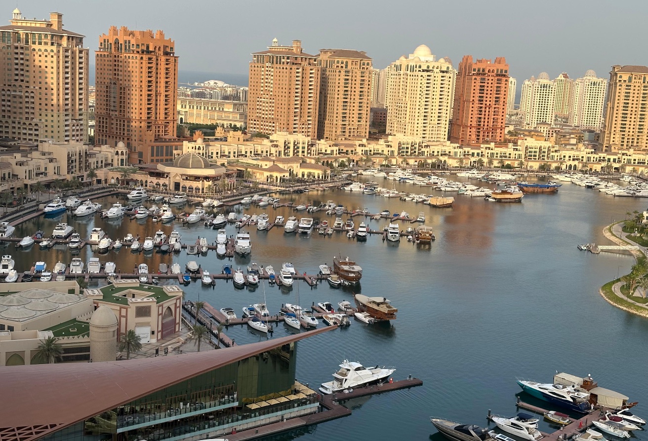 2 Bedroom Furnished Side Marina View thumbnail 5