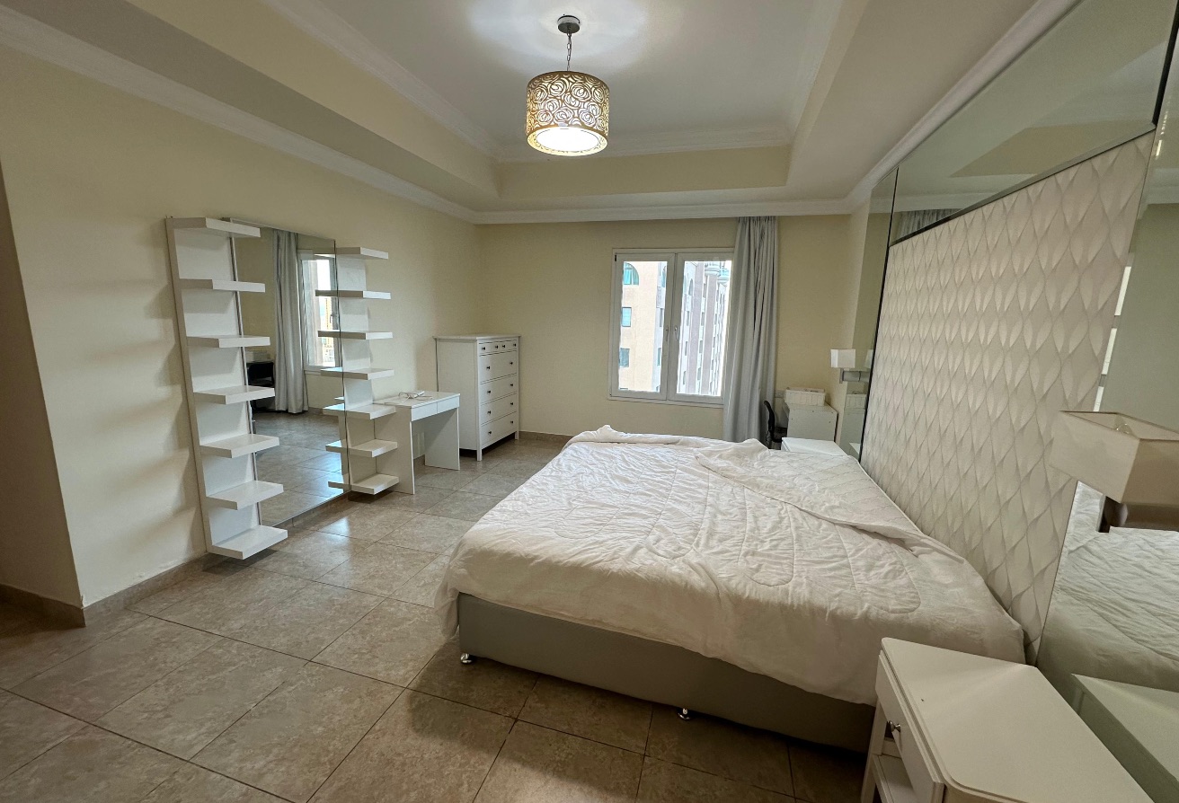 2 Bedroom Furnished Side Marina View thumbnail 13