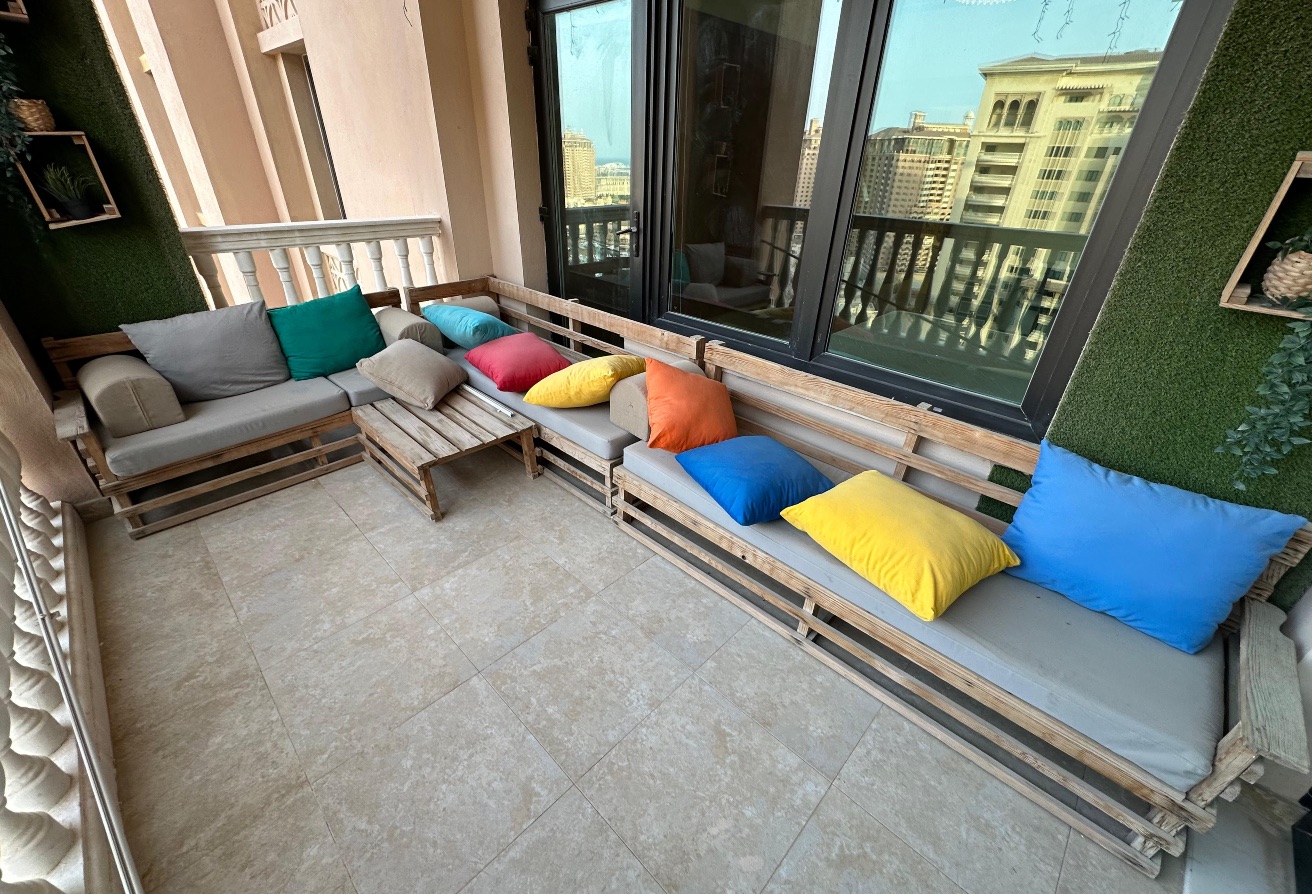 2 Bedroom Furnished Side Marina View thumbnail 4