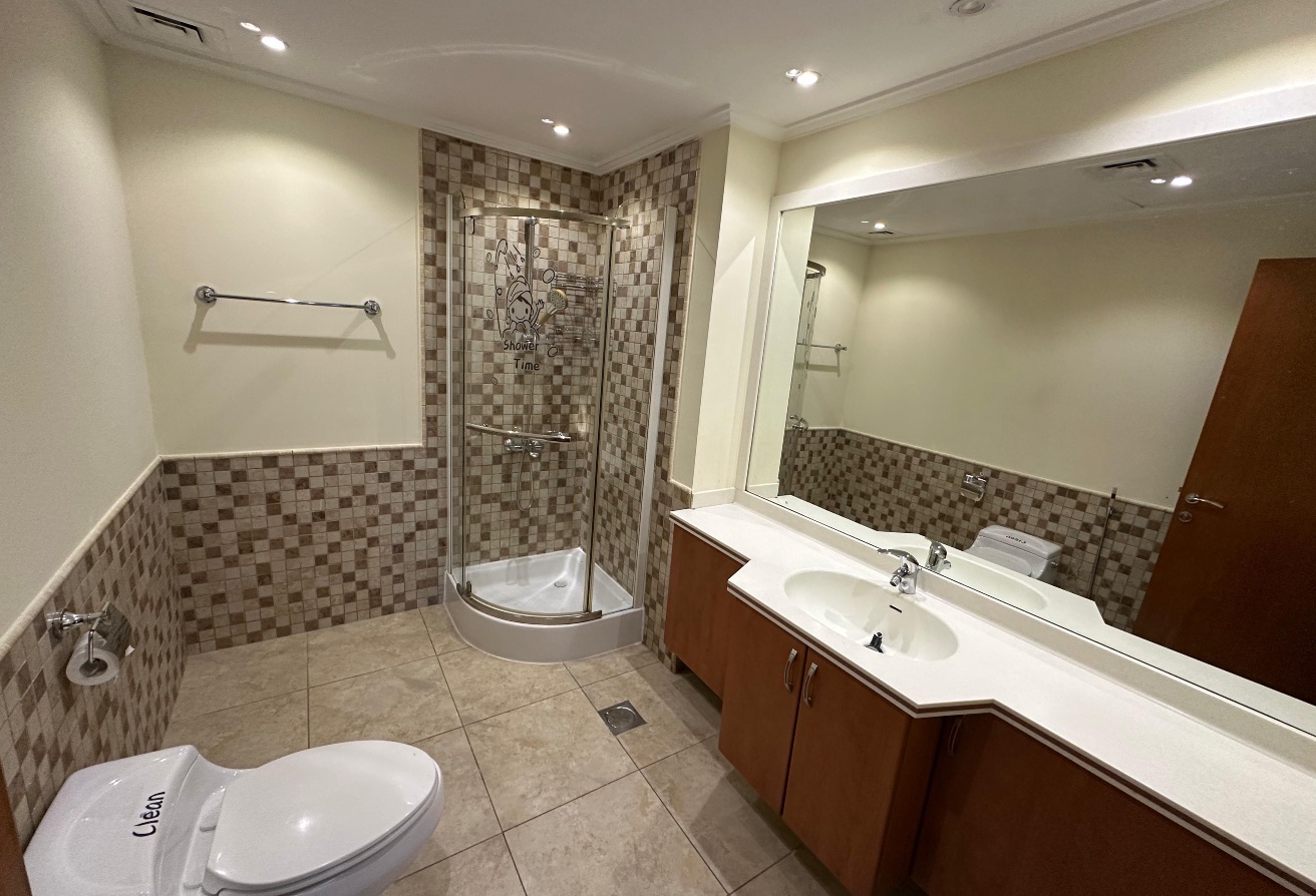 2 Bedroom Furnished Side Marina View thumbnail 7