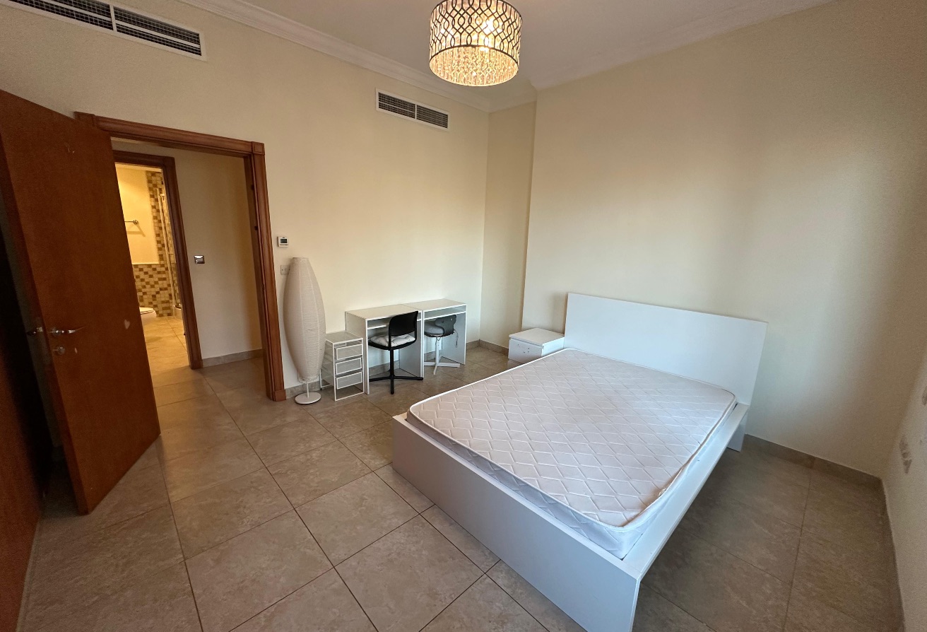 2 Bedroom Furnished Side Marina View thumbnail 3