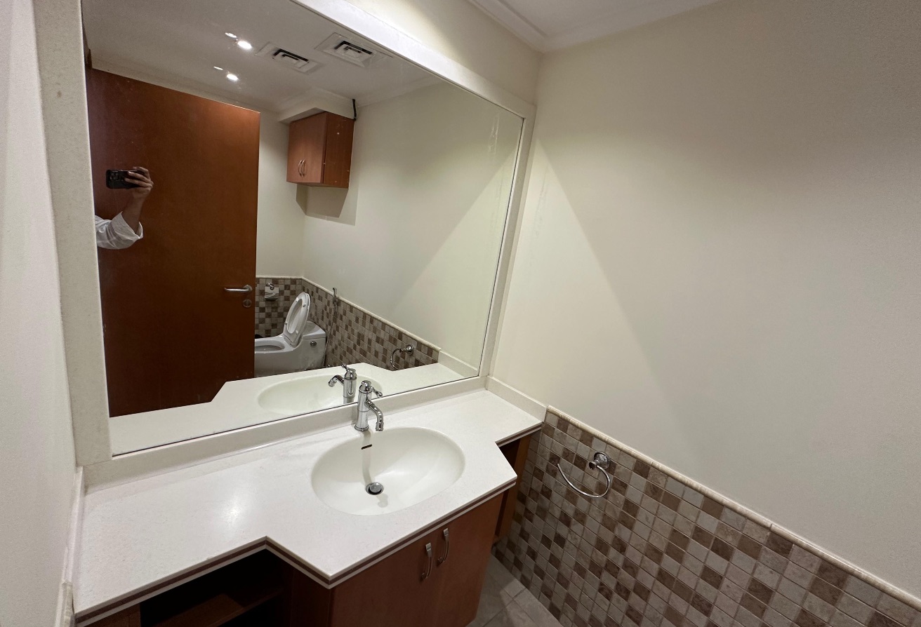 2 Bedroom Furnished Side Marina View thumbnail 14