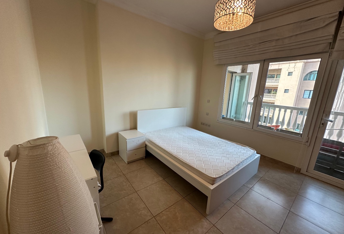 2 Bedroom Furnished Side Marina View thumbnail 8