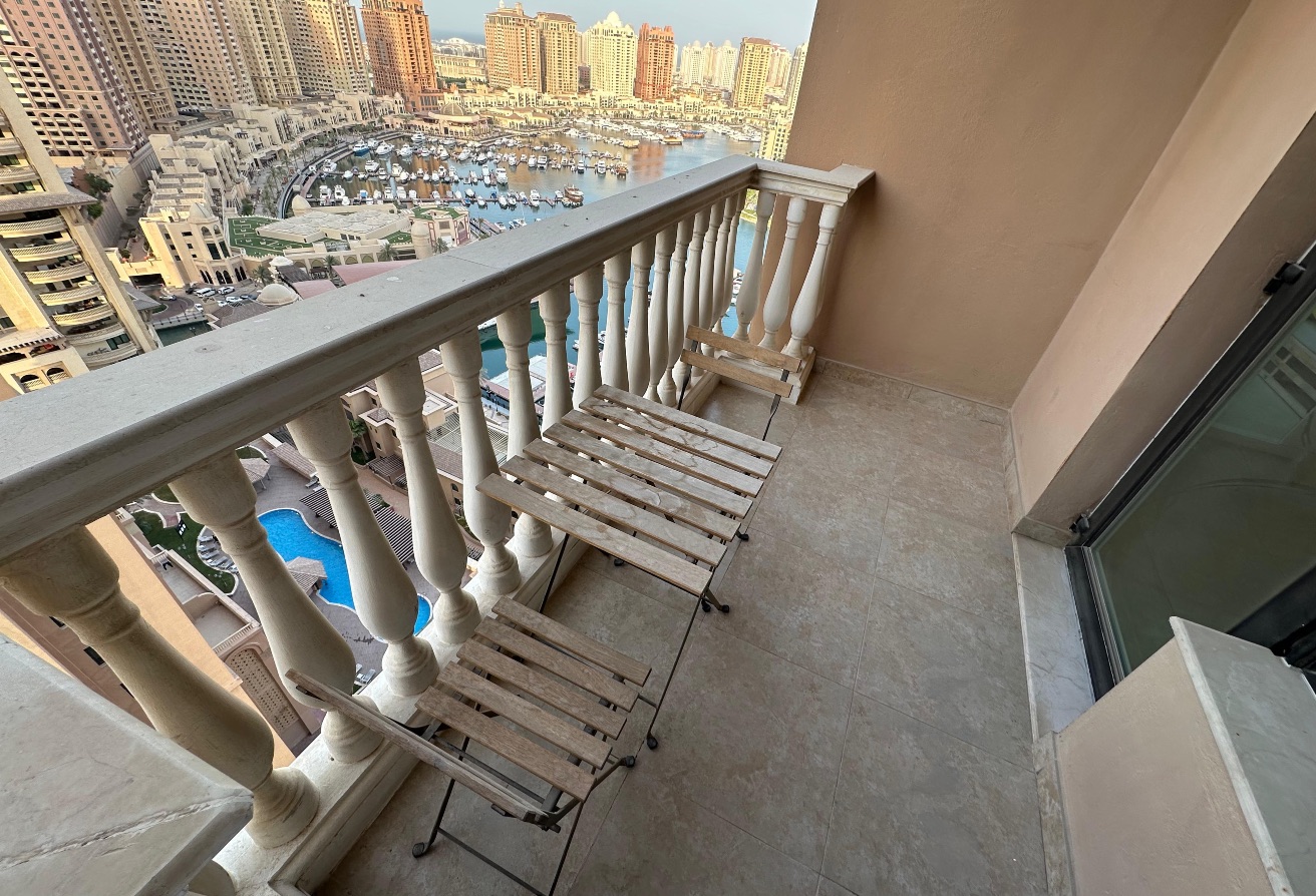 2 Bedroom Furnished Side Marina View thumbnail 6