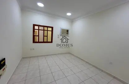 Apartment - 2 Bedrooms - 1 Bathroom for rent in Thabit Bin Zaid Street - Al Mansoura - Doha