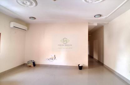 Apartment - 2 Bedrooms - 2 Bathrooms for rent in Umm Ghuwailina 4 - Umm Ghuwailina - Doha