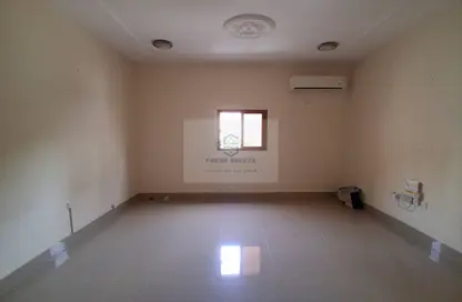 Apartment - 2 Bedrooms - 2 Bathrooms for rent in Umm Ghuwailina 4 - Umm Ghuwailina - Doha