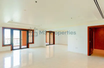 Apartment - 2 Bedrooms - 4 Bathrooms for rent in East Porto Drive - Porto Arabia - The Pearl Island - Doha