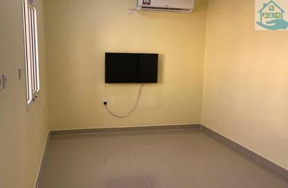 Apartment - 2 - 1 for rent in Umm Al Seneem Street - Ain Khaled - Doha