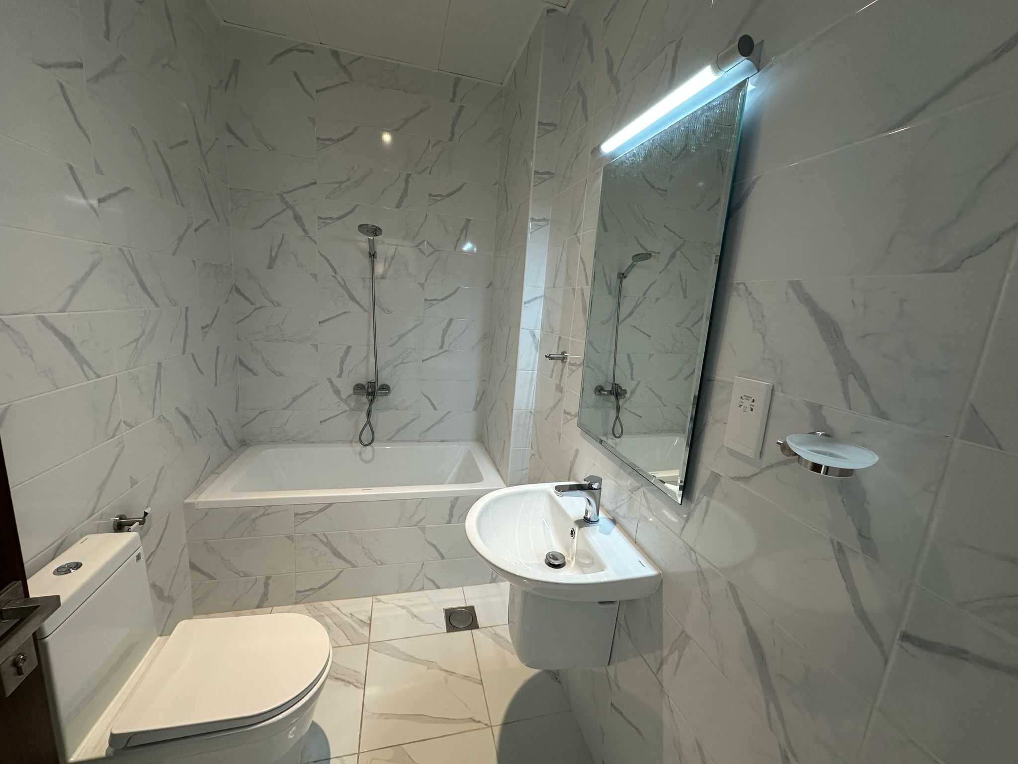 Luxury Apartment available offer price thumbnail 8