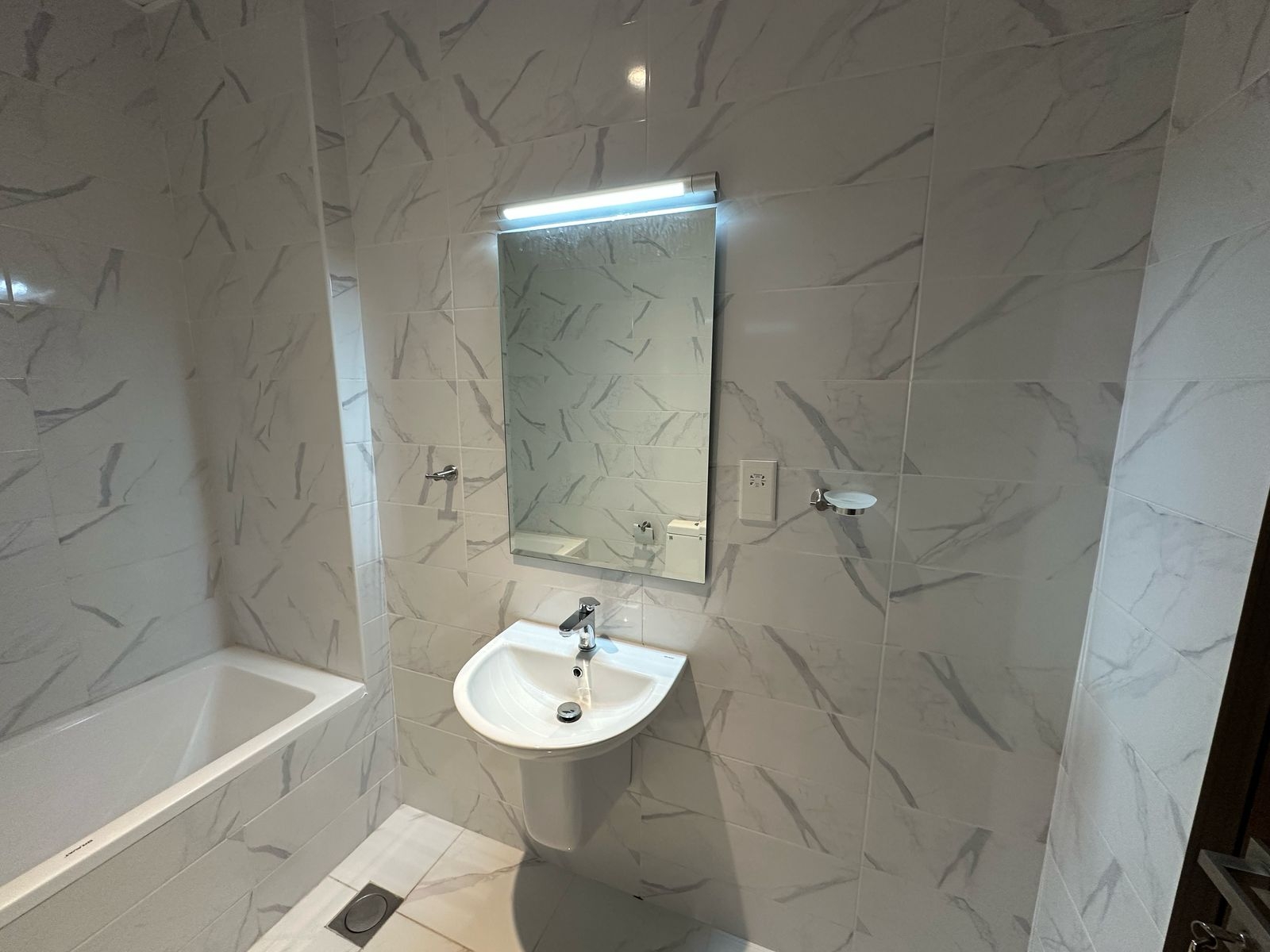 Luxury Apartment available offer price thumbnail 7