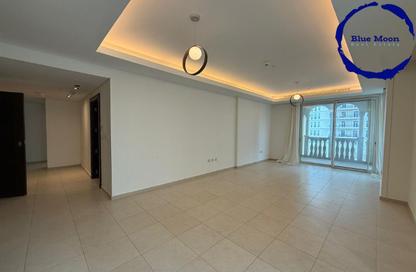 Apartment - 2 Bedrooms - 3 Bathrooms for rent in Viva West - Viva Bahriyah - The Pearl Island - Doha