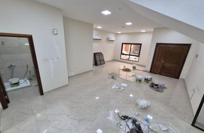 مجمع سكني - 5 غرف نوم - 4 حمامات للايجار في شارع المرخية - المرخية - الدوحة