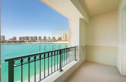 شقة - 2 غرف نوم - 3 حمامات للايجار في طريق بورتو الغربي - بورتو أرابيا - جزيرة اللؤلؤة - الدوحة