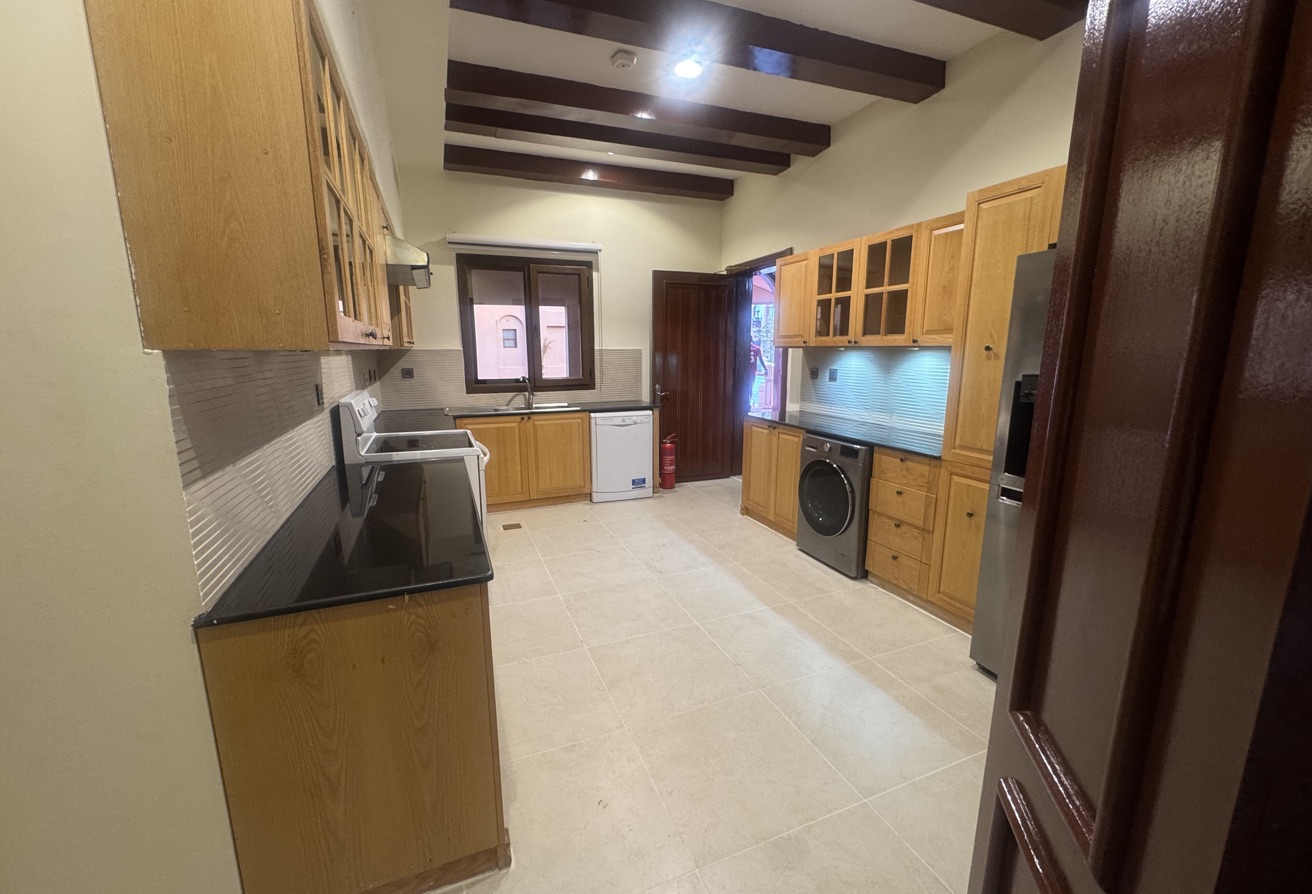 LAGOONA Semi Furnished 5 Bedroom Villa with Maid thumbnail 13