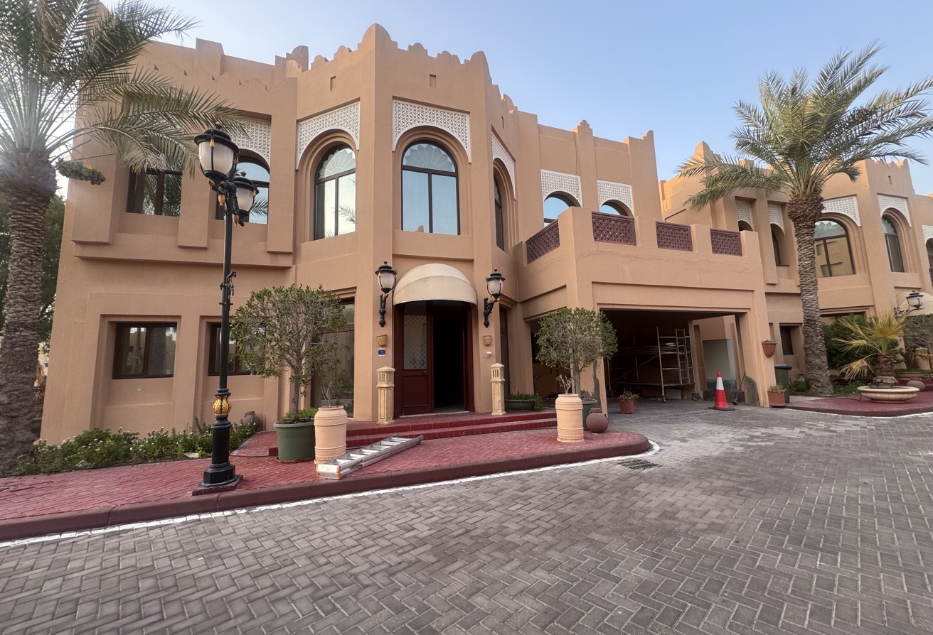 LAGOONA Semi Furnished 5 Bedroom Villa with Maid thumbnail 4
