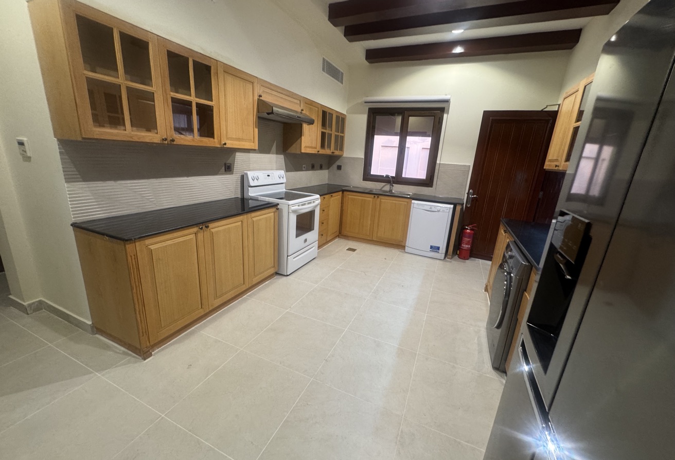 LAGOONA Semi Furnished 5 Bedroom Villa with Maid thumbnail 14