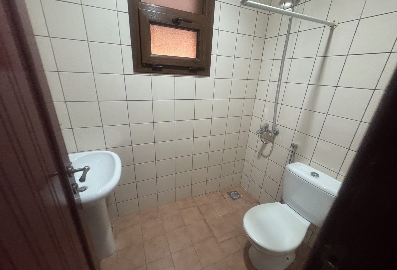 LAGOONA Semi Furnished 5 Bedroom Villa with Maid thumbnail 17
