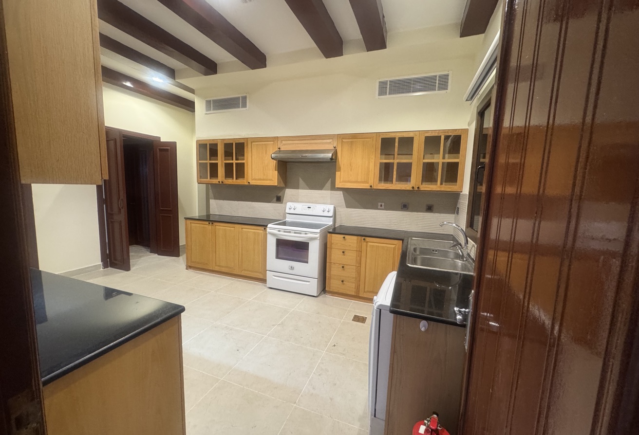 LAGOONA Semi Furnished 5 Bedroom Villa with Maid thumbnail 12