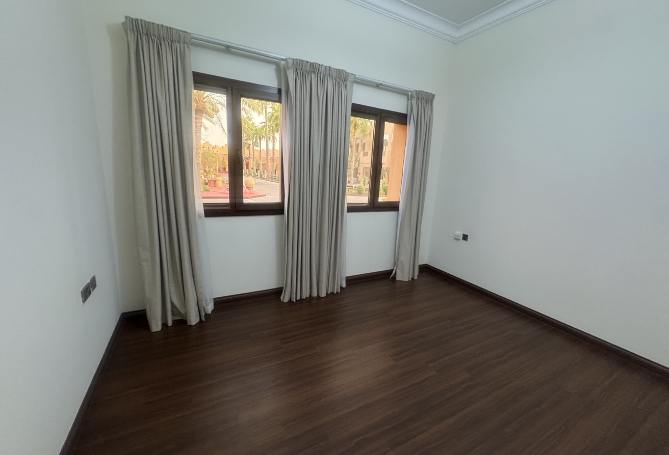 LAGOONA Semi Furnished 5 Bedroom Villa with Maid thumbnail 11