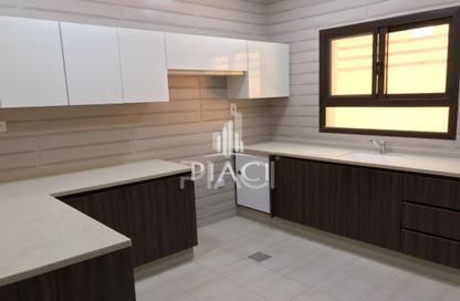 Villa - 5 Bedrooms - 4 Bathrooms for rent in Al Kheesa - Al Kheesa - Umm Salal Mohammed