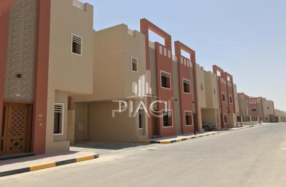 Villa - 5 Bedrooms - 4 Bathrooms for rent in Al Kheesa - Al Kheesa - Umm Salal Mohammed