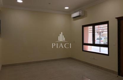 Villa - 5 Bedrooms - 4 Bathrooms for rent in Al Kheesa - Al Kheesa - Umm Salal Mohammed