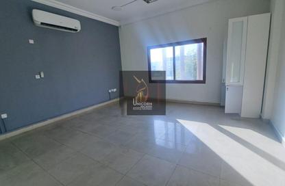 Villa - Studio - 4 Bathrooms for rent in Al Nuaija Street - Al Nuaija - Doha