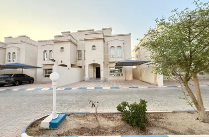 Compound - 4 Bedrooms - 5 Bathrooms for rent in Wholesale Market Street - Abu Hamour - Doha
