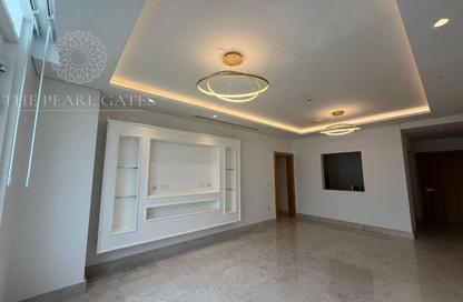 Apartment - 2 Bedrooms - 3 Bathrooms for rent in Floresta Gardens - Floresta Gardens - The Pearl Island - Doha