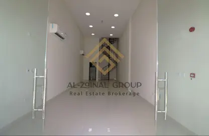 محل تجاري - استوديو - 1 حمام للايجار في سوق الغرافة - الغرافة - الدوحة