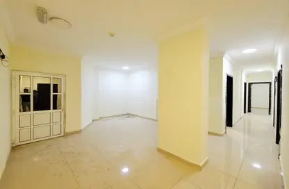 Apartment - 3 Bedrooms - 2 Bathrooms for rent in Al Khazin Street - Madinat Khalifa South - Madinat Khalifa - Doha