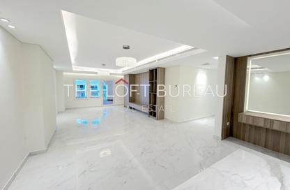 Apartment - 2 Bedrooms - 3 Bathrooms for sale in West Porto Drive - Porto Arabia - The Pearl Island - Doha