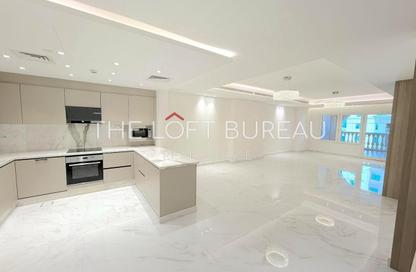 Apartment - 2 Bedrooms - 3 Bathrooms for sale in West Porto Drive - Porto Arabia - The Pearl Island - Doha