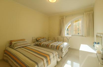 Apartment - 2 Bedrooms - 3 Bathrooms for rent in Viva West - Viva Bahriyah - The Pearl Island - Doha