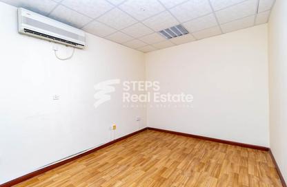 Office Space - Studio - 1 for rent in Muntazah 7 - Al Muntazah - Doha