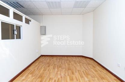 Office Space - Studio - 1 for rent in Muntazah 7 - Al Muntazah - Doha