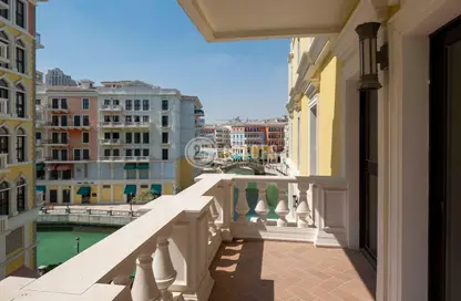 Apartment - 2 Bedrooms - 3 Bathrooms for rent in Carnaval - Qanat Quartier - The Pearl Island - Doha