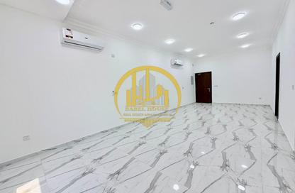 Apartment - 2 Bedrooms - 2 Bathrooms for rent in Al Khazin Street - Madinat Khalifa South - Madinat Khalifa - Doha