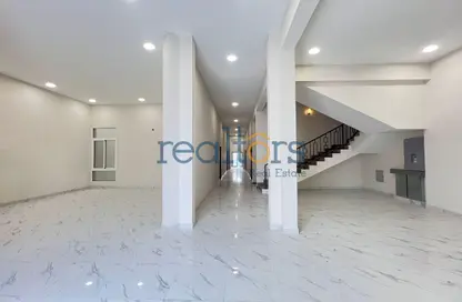 Villa - Studio - 7+ Bathrooms for rent in Izghawa - Izghawa - Doha