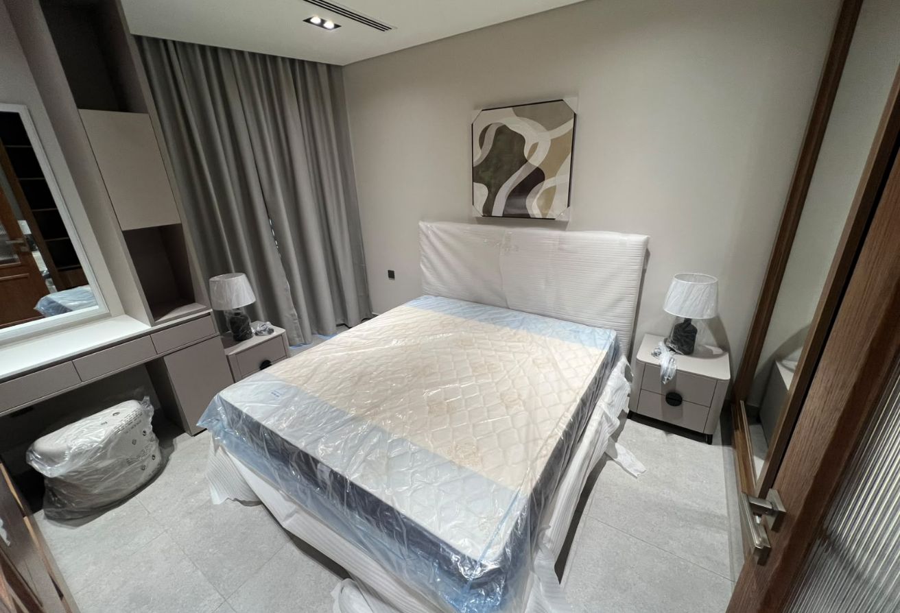 Luxury brand new studio opposite vendome mall thumbnail 4
