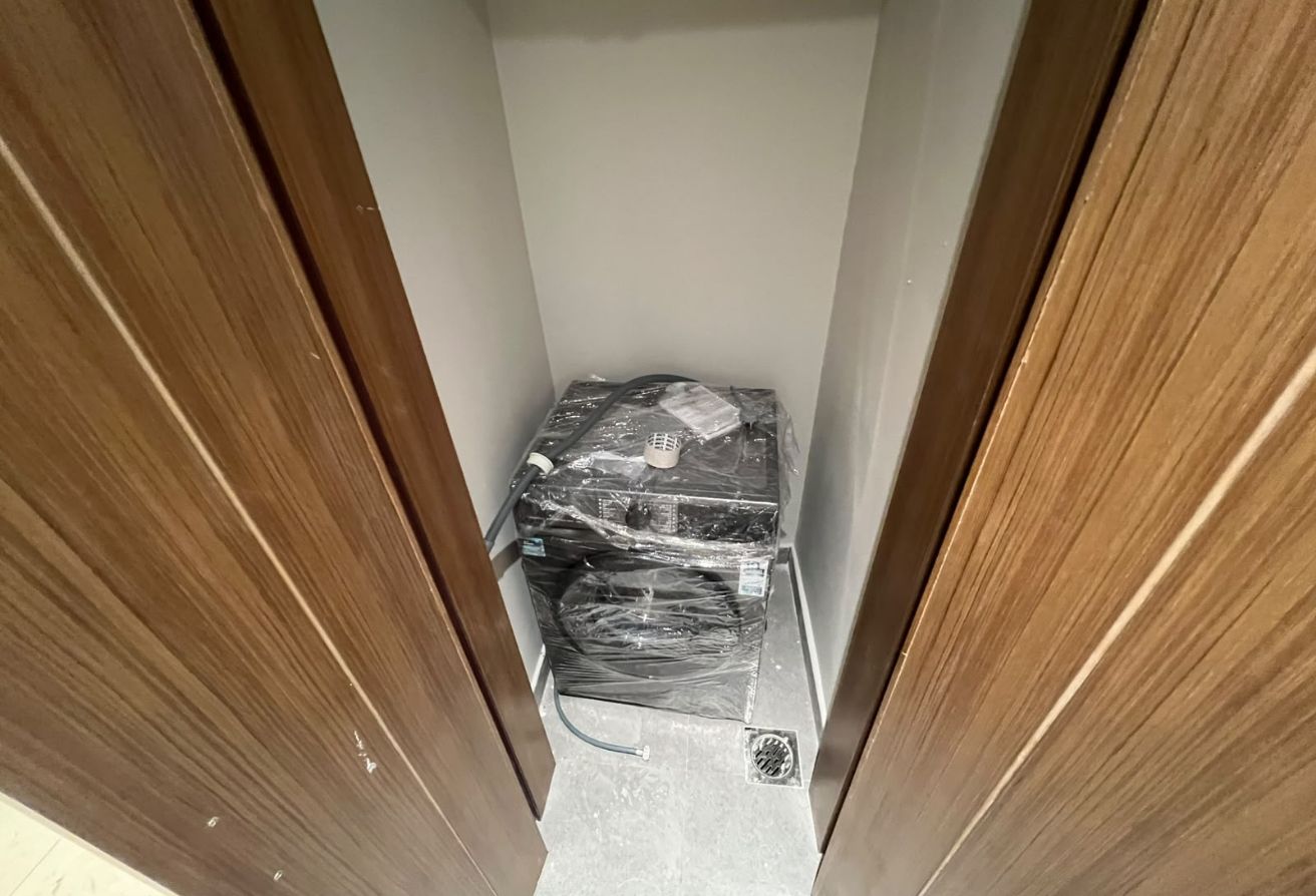 Luxury brand new studio opposite vendome mall thumbnail 11